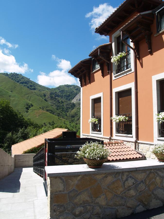 Hotel La Casona De Llerices Cangas de Onis Exterior photo