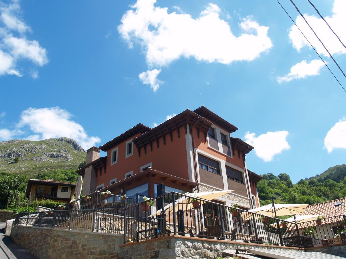 Hotel La Casona De Llerices Cangas de Onis Exterior photo